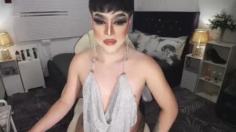 Snapshot of yourlivingonurdream chatting on 12, 1, 2025 -- online show from 12, 1, 2025