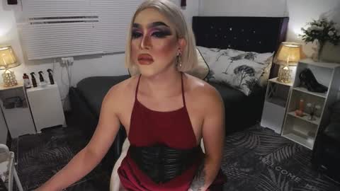 Snapshot of yourlivingonurdream chatting on 14, 1, 2025 -- online show from 14, 1, 2025