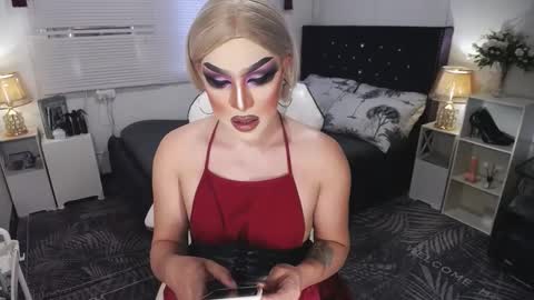 Snapshot of yourlivingonurdream chatting on 16, 1, 2025 -- online show from 16, 1, 2025