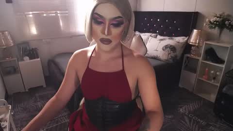 Snapshot of yourlivingonurdream chatting on 19, 1, 2025 -- online show from 19, 1, 2025