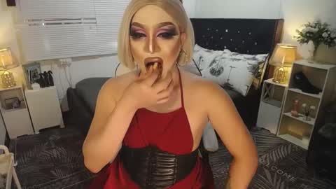 Snapshot of yourlivingonurdream chatting on 23, 1, 2025 -- online show from 23, 1, 2025