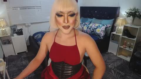 Snapshot of yourlivingonurdream chatting on 1, 2, 2025 -- online show from 1, 2, 2025