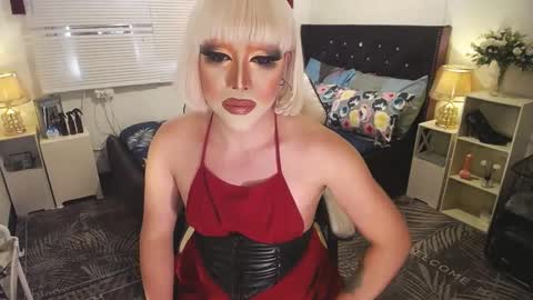 Snapshot of yourlivingonurdream chatting on 13, 2, 2025 -- online show from 13, 2, 2025