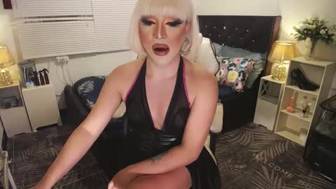 Snapshot of yourlivingonurdream chatting on 14, 2, 2025 -- online show from 14, 2, 2025