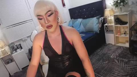 Snapshot of yourlivingonurdream chatting on 17, 2, 2025 -- online show from 17, 2, 2025