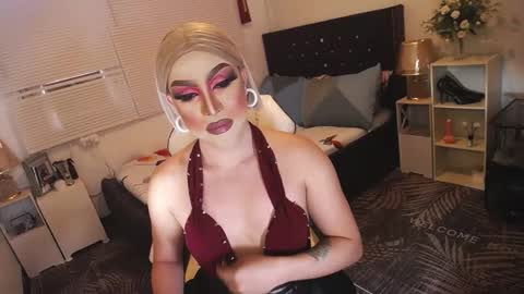 Snapshot of yourlivingonurdream chatting on 2, 3, 2025 -- online show from 2, 3, 2025