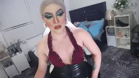 Snapshot of yourlivingonurdream chatting on 4, 3, 2025 -- online show from 4, 3, 2025