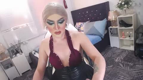 Snapshot of yourlivingonurdream chatting on 4, 3, 2025 -- online show from 4, 3, 2025