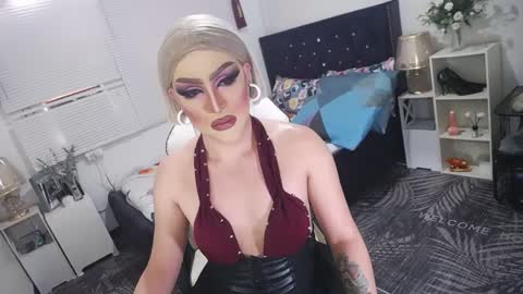 Snapshot of yourlivingonurdream chatting on 6, 3, 2025 -- online show from 6, 3, 2025