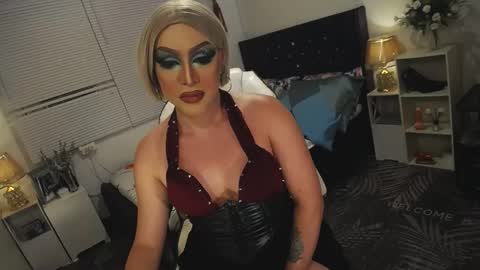 Snapshot of yourlivingonurdream chatting on 10, 3, 2025 -- online show from 10, 3, 2025