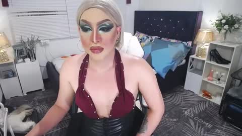 Snapshot of yourlivingonurdream chatting on 10, 3, 2025 -- online show from 10, 3, 2025