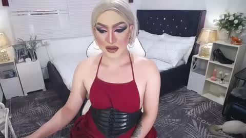 Snapshot of yourlivingonurdream chatting on 12, 3, 2025 -- online show from 12, 3, 2025