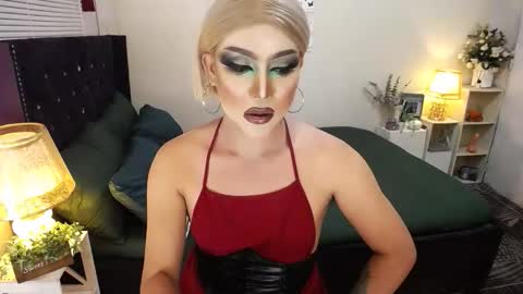 Snapshot of yourlivingonurdream chatting on 15, 9, 2025 -- online show from 15, 9, 2025