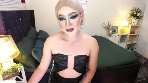 Snapshot of yourlivingonurdream chatting on 18, 9, 2025 -- online show from 18, 9, 2025