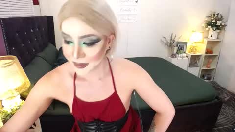 Snapshot of yourlivingonurdream chatting on 20, 9, 2025 -- online show from 20, 9, 2025