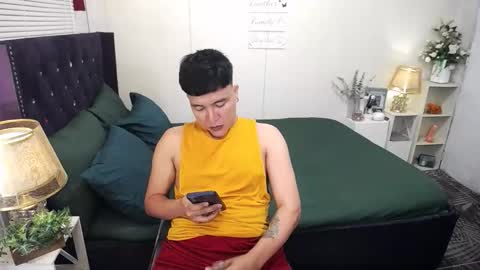 Snapshot of yourlivingonurdream chatting on 30, 9, 2025 -- online show from 30, 9, 2025