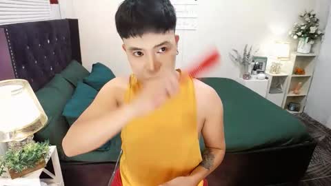 Snapshot of yourlivingonurdream chatting on 2, 10, 2025 -- online show from 2, 10, 2025