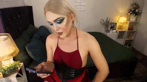 Snapshot of yourlivingonurdream chatting on 3, 10, 2025 -- online show from 3, 10, 2025