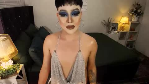 Snapshot of yourlivingonurdream chatting on 5, 10, 2025 -- online show from 5, 10, 2025