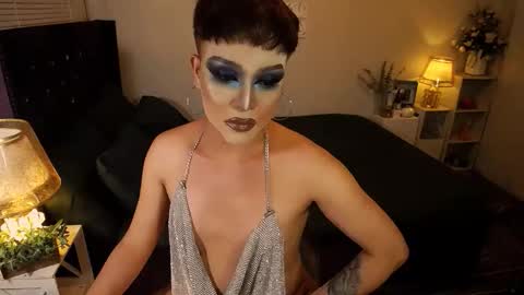 Snapshot of yourlivingonurdream chatting on 9, 10, 2025 -- online show from 9, 10, 2025