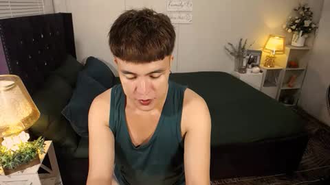 Snapshot of yourlivingonurdream chatting on 12, 10, 2025 -- online show from 12, 10, 2025