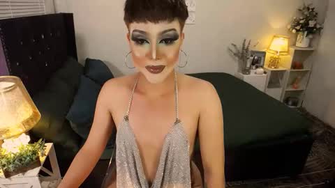 Snapshot of yourlivingonurdream chatting on 13, 10, 2025 -- online show from 13, 10, 2025