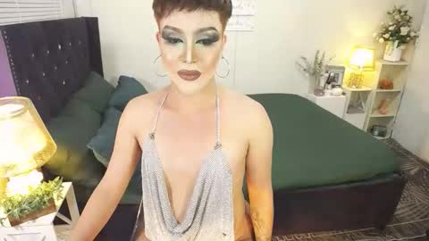 Snapshot of yourlivingonurdream chatting on 14, 10, 2025 -- online show from 14, 10, 2025