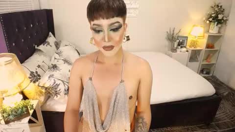 Snapshot of yourlivingonurdream chatting on 18, 10, 2025 -- online show from 18, 10, 2025