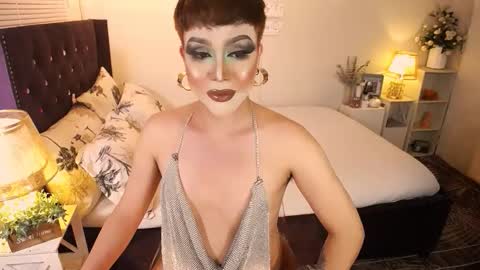 Snapshot of yourlivingonurdream chatting on 19, 10, 2025 -- online show from 19, 10, 2025