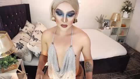 Snapshot of yourlivingonurdream chatting on 7, 11, 2025 -- online show from 7, 11, 2025