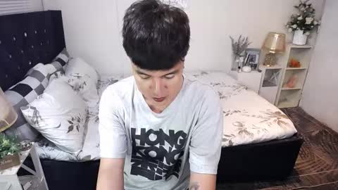 Snapshot of yourlivingonurdream chatting on 24, 11, 2025 -- online show from 24, 11, 2025