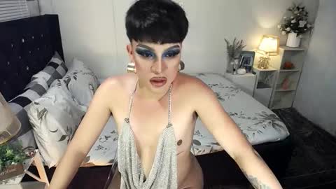 Snapshot of yourlivingonurdream chatting on 25, 11, 2025 -- online show from 25, 11, 2025