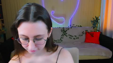 Snapshot of yourlovelystoryy chatting on 9, 5, 2026 Vetta online show from 9, 5, 2026