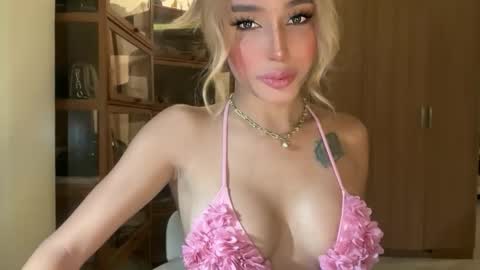Snapshot of yourlovingpearlita1000 chatting on 5, 10, 2025 Pearl online show from 5, 10, 2025