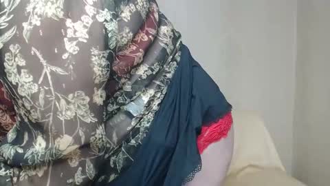 Snapshot of yourmilf4love chatting on 1, 10, 2025 lANA online show from 1, 10, 2025