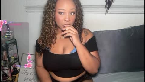 YOURMOMMY online show from 3, 8, 2026