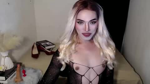 TIFFANY SUCKING QUEEN online show from 15, 5, 2026