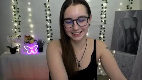 Snapshot of yours_piece_of_happiness_ chatting on 31, 1, 2025 Happy online show from 31, 1, 2025