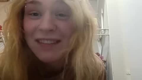 Troubledollxx online show from 3, 6, 2026