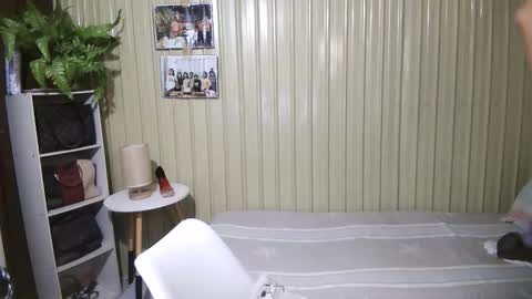 yoursubmissive_larah online show from 13, 4, 2026