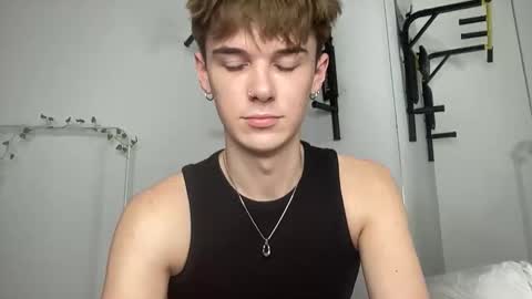 Snapshot of yoursweetyguy chatting on 27, 11, 2025 yoursweetyguy online show from 27, 11, 2025