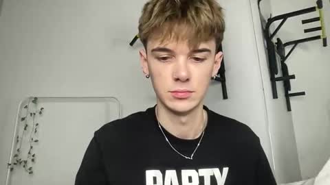 Snapshot of yoursweetyguy chatting on 15, 12, 2025 yoursweetyguy online show from 15, 12, 2025