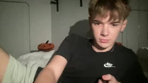 Snapshot of yoursweetyguy chatting on 17, 12, 2025 yoursweetyguy online show from 17, 12, 2025