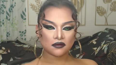 Snapshot of yourtrannyqueenxxx chatting on 5, 10, 2025 Anastacia Grey online show from 5, 10, 2025