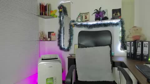 Yukio Davis  online show from 6, 12, 2024