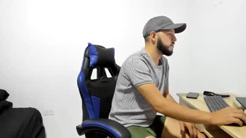 Snapshot of yulian0920 chatting on 13, 11, 2025 YULIAN online show from 13, 11, 2025