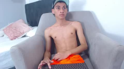 yulian_vasquez online show from 14, 2, 2025