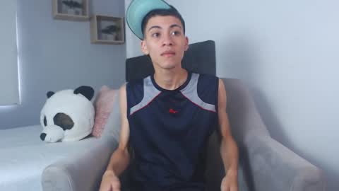 yulian_vasquez online show from 28, 2, 2025