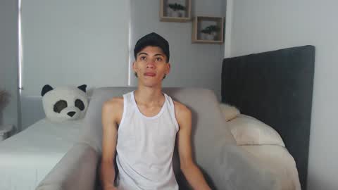 yulian_vasquez online show from 8, 3, 2025
