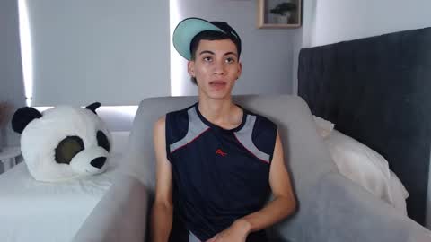 yulian_vasquez online show from 9, 3, 2025